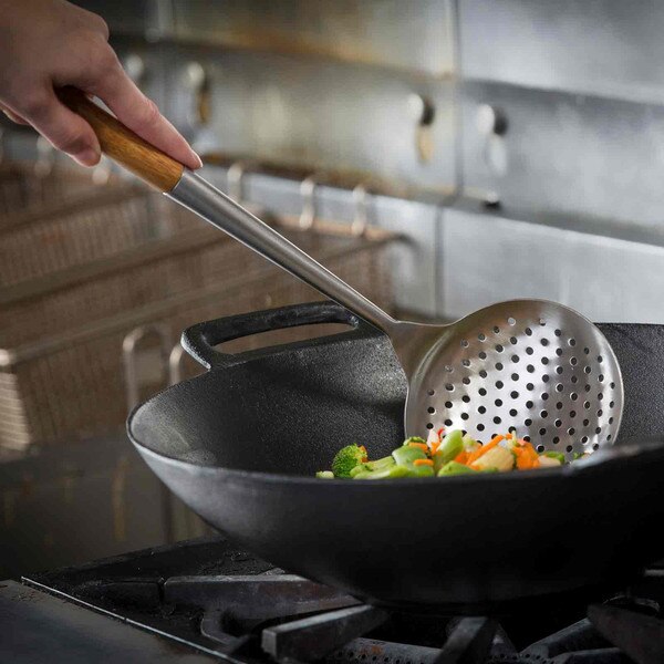 stirfry in a wok
